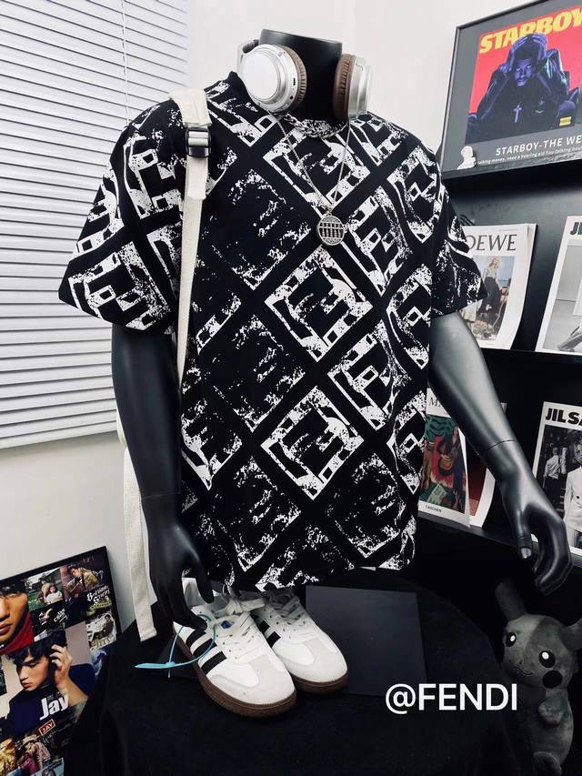 Fendi high version full logo print casual short-sleeved T-shirt for men and wome