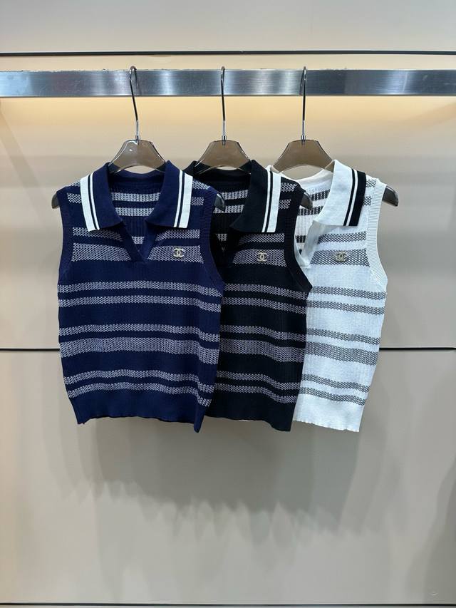 Chanel Chanel hand-sewn custom double C striped V-neck knitted vest Style number