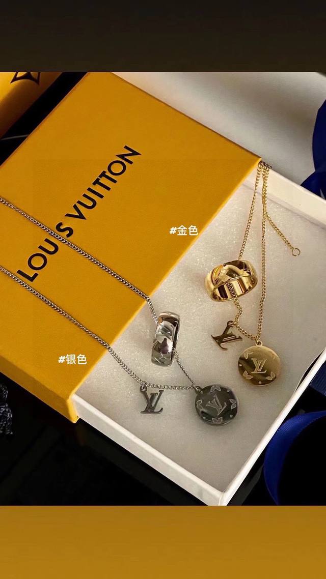 Only in silver Lv Louis Vuitton three-piece necklace with full packaging Color: