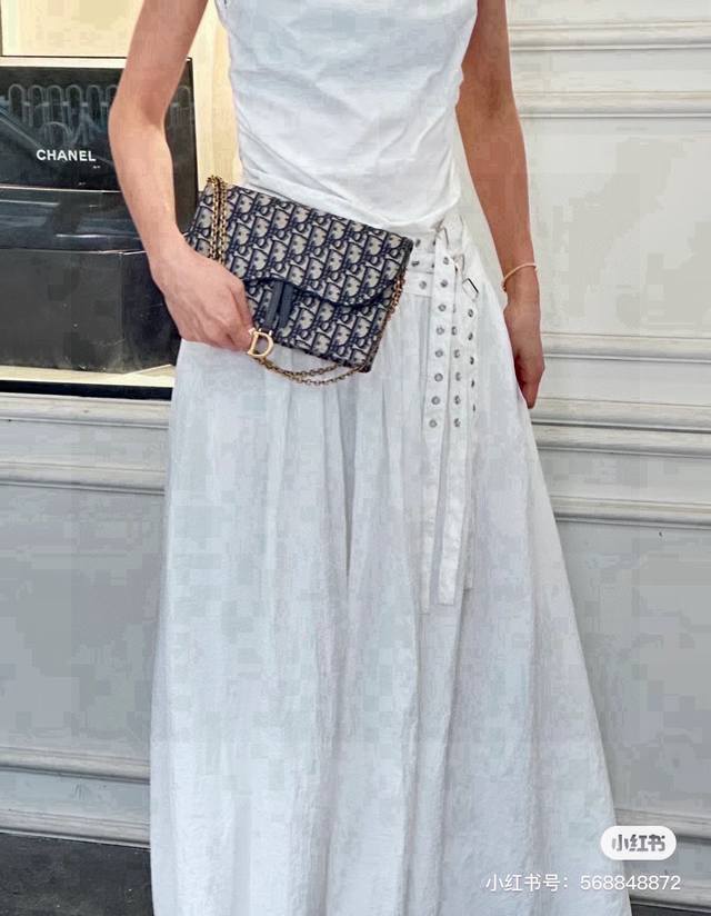 Dior Woc large chain bag This Woc is a very classic monogram style It is really