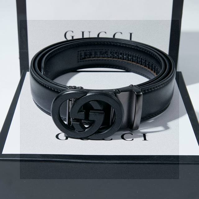 Gucci hollow automatic snap buckle leather belt with matte surface, the most pop