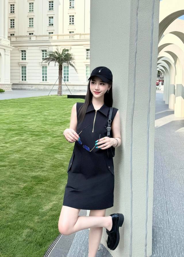 New arrival Prada 25Ss new style lapel sleeveless dress Classic triangle logo de