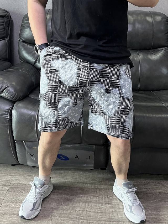 New shorts from the counter! Popular item! Lv Louis Vuitton new ink jacquard see