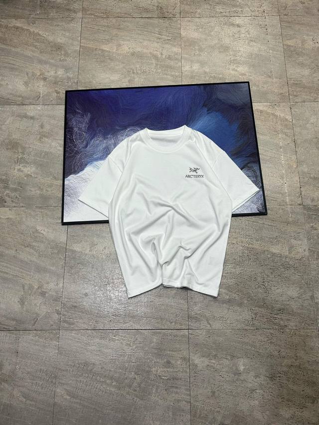 Flat lay Arc'Teryx Captive Split Embroidered Short Sleeve Simple and Versatile C