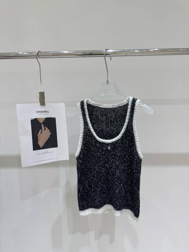 Chanel Chanel hand-sewn custom rhinestone double C color matching knitted vest S