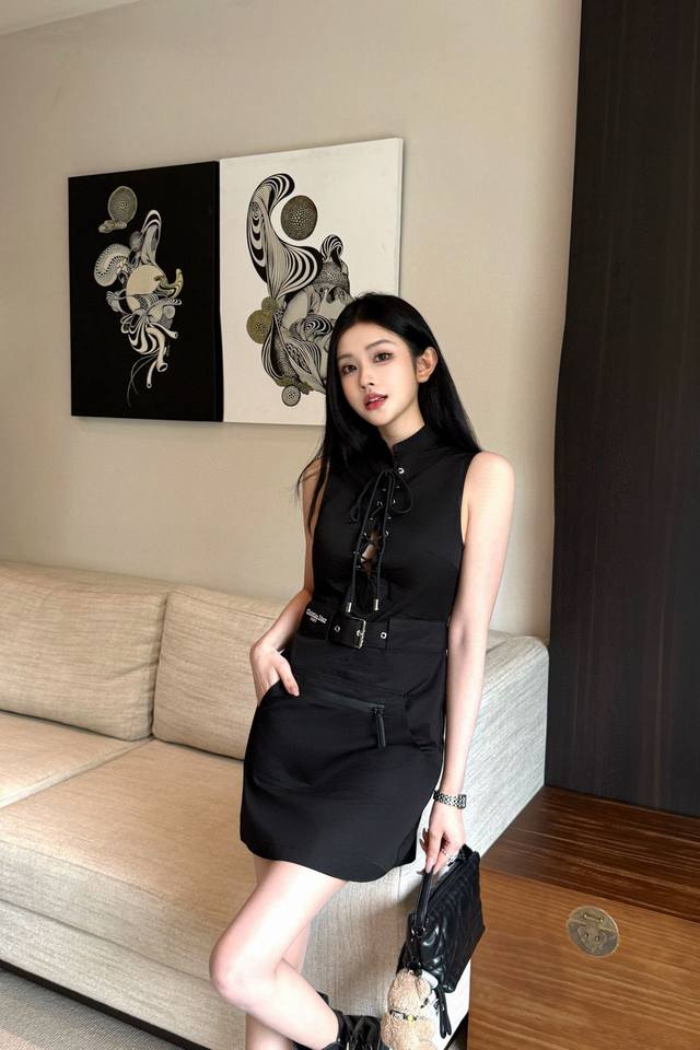 Dior Dior letter embroidered belt perforated tie sleeveless dress Style number: