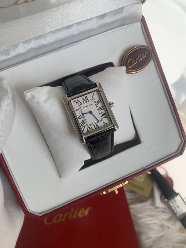 New arrival: Cartier couple watch single, a pair of 640 Model: Tank series Movem