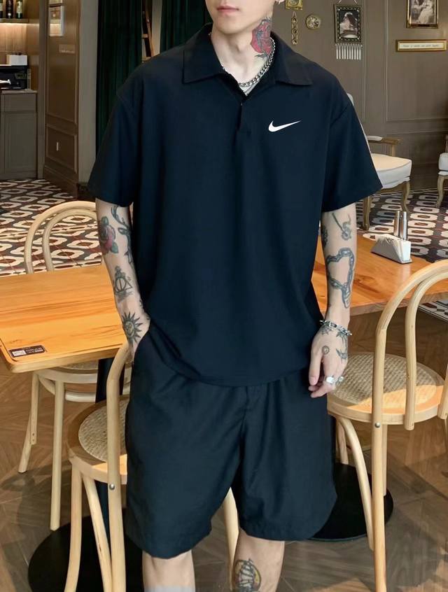 for Nike's new summer classic short-sleeved Polo shirt with small hook logo. Sel