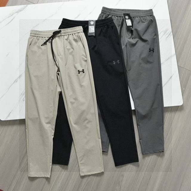 New Ua Under Armour summer 3D cut tapered sports trousers. Silicone logo mountai