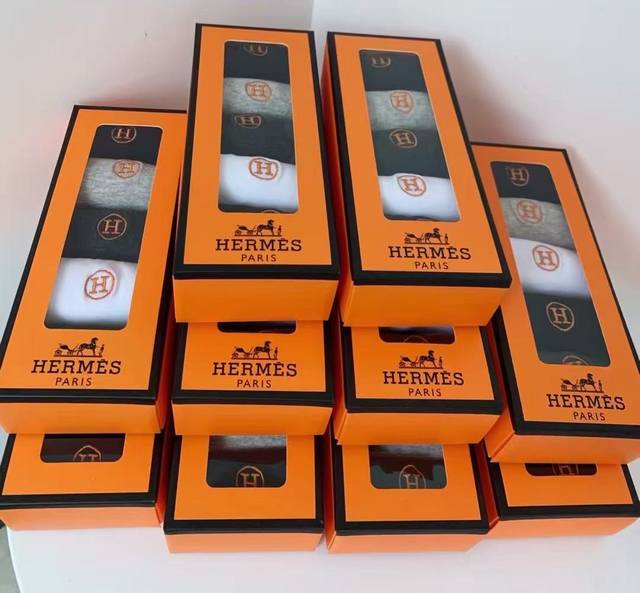 Her* 5 pairs in a box! Classic, impeccable socks for all seasons. H's latest ser
