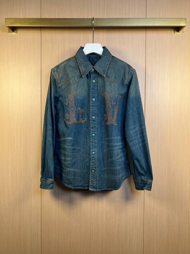 Lv long-sleeved rivet denim shirt From the autumn and winter show, the gorgeous