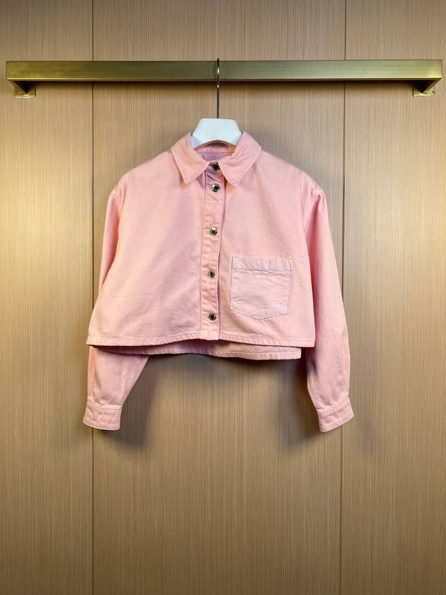 Lv Short Denim Jacket Shirt This denim shirt adds fun and vitality to your daily