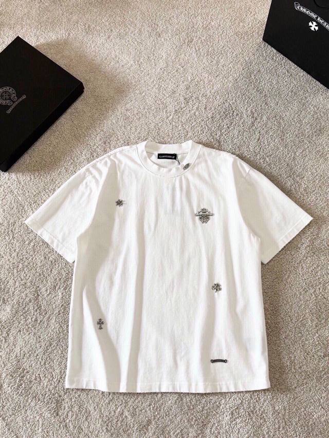The new high-end short-sleeved shirt is handsome and fashionable, with a hand-se
