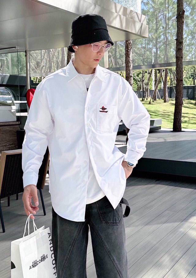 Shirt jacket Os version can be worn by both men and women! The fabric is made of
