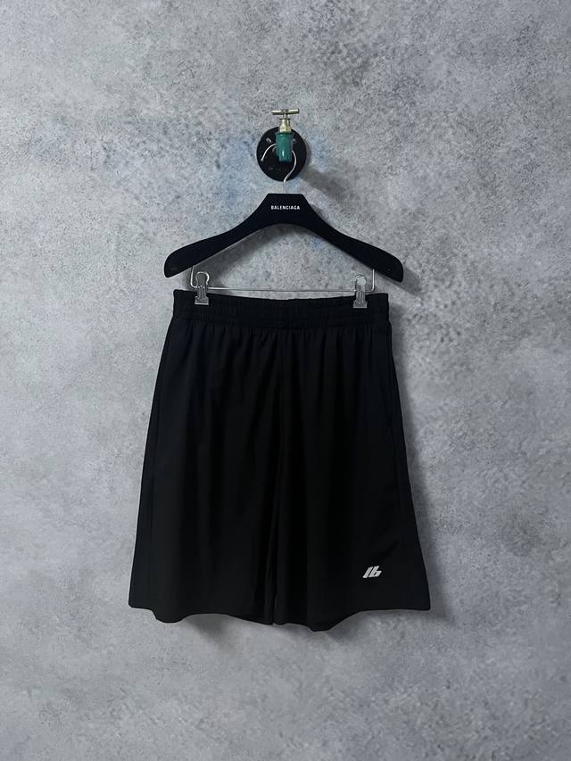 Original development, top version Balenciaga letter print shorts The fabric is m
