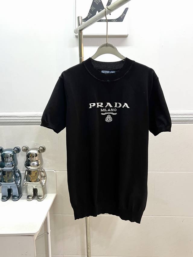 model number R064 Prada Prada letter yarn-dyed triangle label knitted round neck