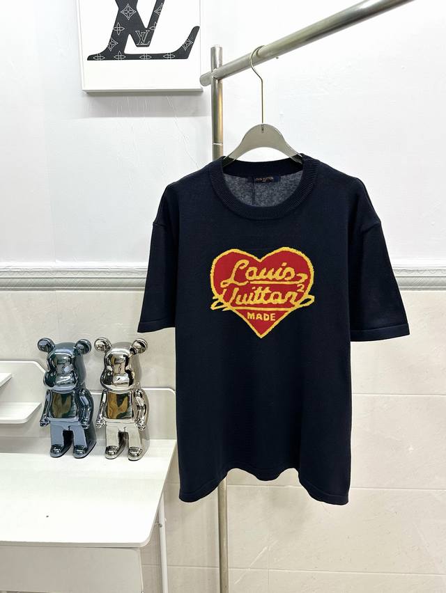 Style No. R004 Louis Vuitton Heart Knit Short Sleeve T-shirt The fabric is made