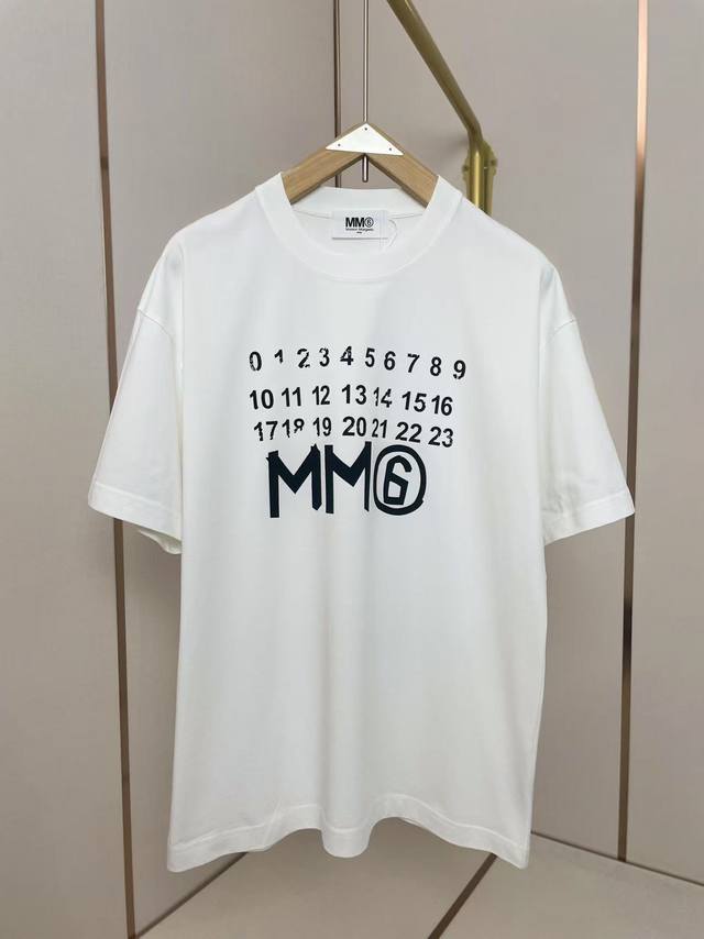 Mm6 2025Ss flocked letter T-shirt with brand leather tag on the back collar, mor
