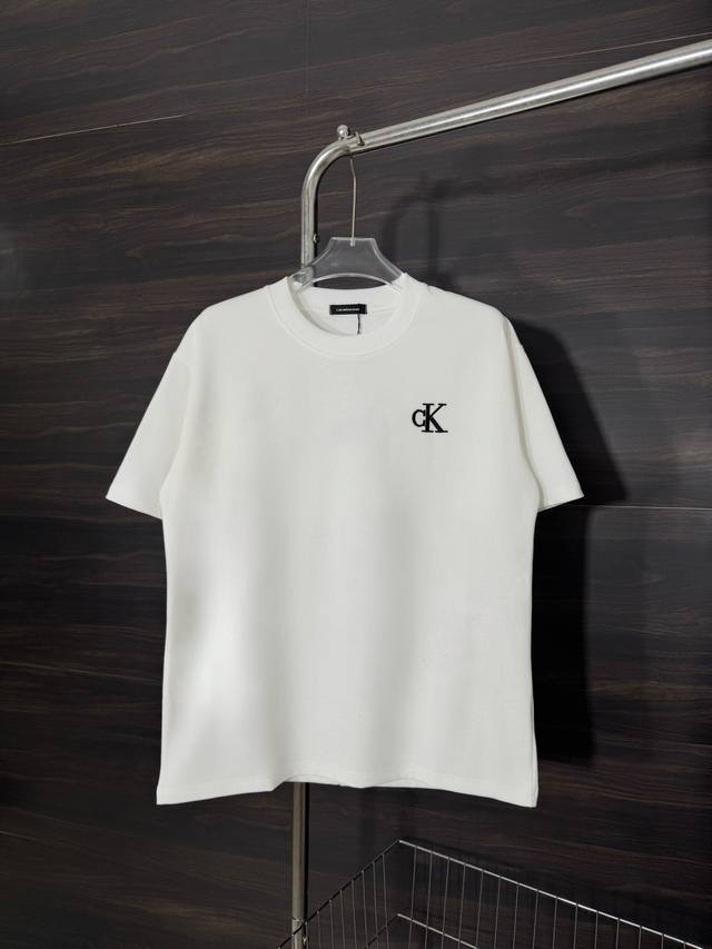 Style number: He239 Calvin Klein-Ck round neck short sleeves with steel stamp on