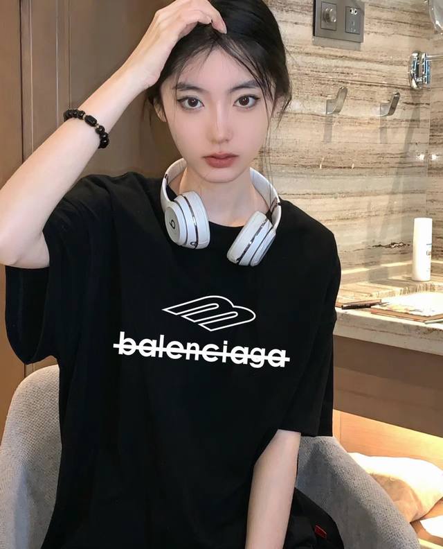 A340# Balenciaga lined round neck short sleeve half sleeve T-shirt The fabric is