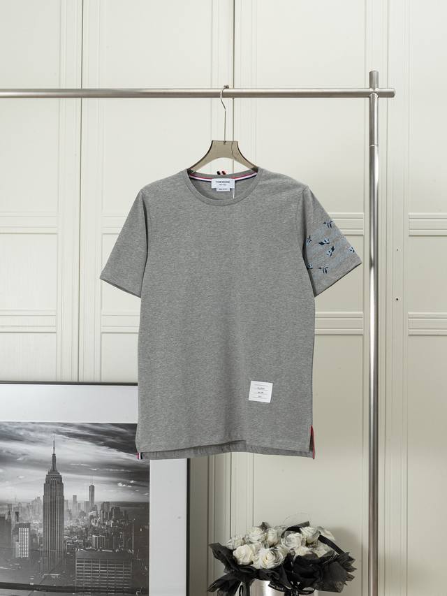 Rose four-bar embroidered round neck short sleeves Sleeves with embroidered rose