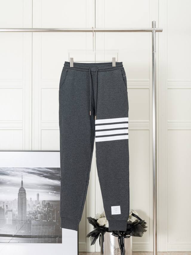 Upgraded version of classic four-bar casual trousers woven pure cotton material,