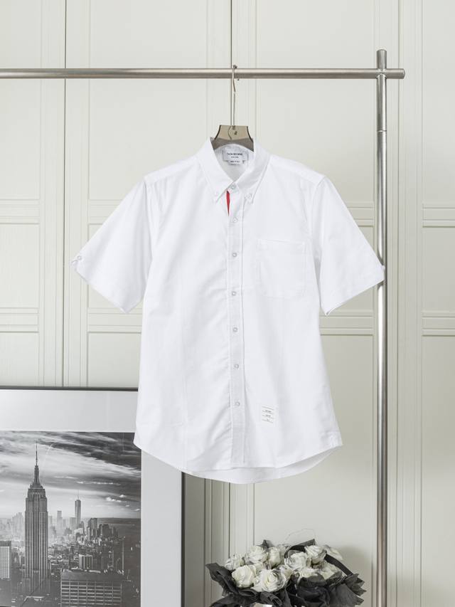 Classic style red, white and blue short-sleeved shirt with inner webbing, for co