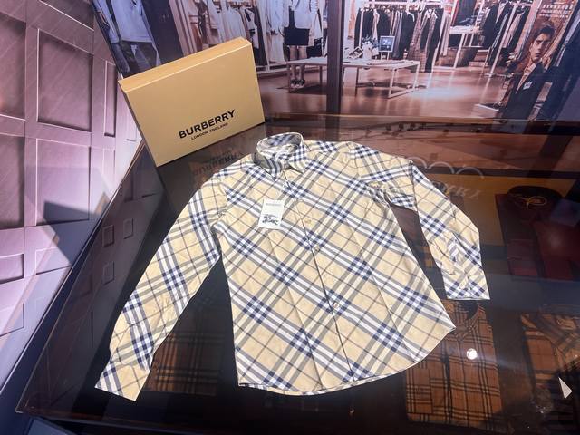 This Burberry long-sleeved shirt is made from Burberry's signature cotton poplin