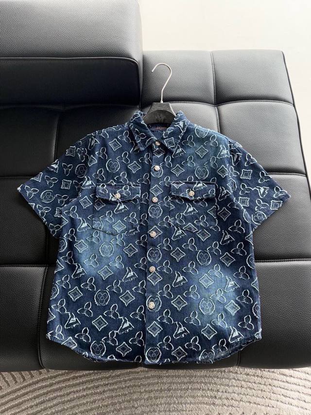 Clothes Lvjia new jacquard full-print three-dimensional patch logo suit. The who