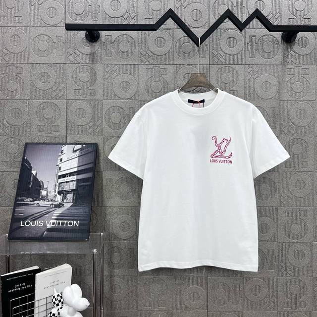 Louis Vuitton boutique letter logo Snake Year logo three-dimensional glue proces