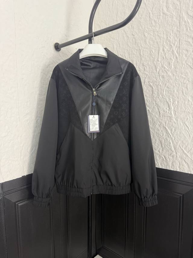 Lv Louis Vuitton 25Ss new stand collar bomber jacket. Carbon fiber fabric, suede