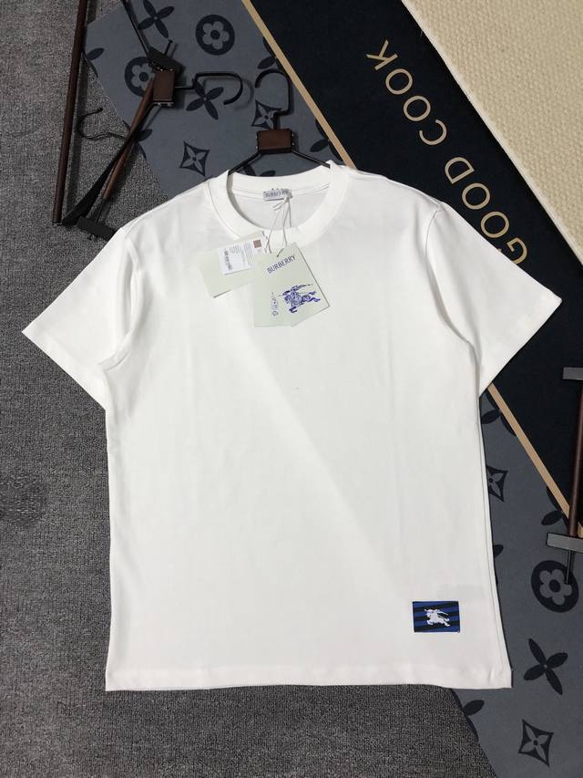 Burberry short-sleeved T-shirt Craft: patch Color: black and white Size: S
