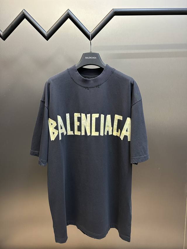 Balenciaga Tape Printed Short Sleeves The fabric is made of 16S single yarn comb