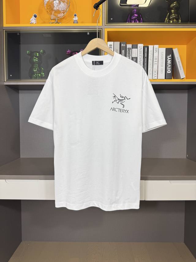 Arc'Teryx Arc25Ss is made of 60-count double-strand 280G cotton fabric with embr