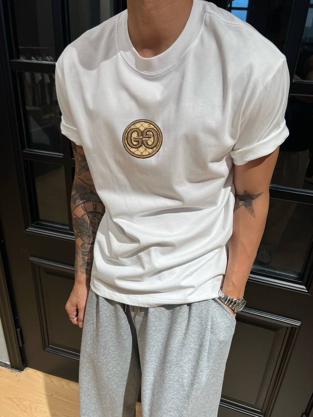 Gucci 2025 summer new unisex short-sleeved round neck T-shirt, very personalized