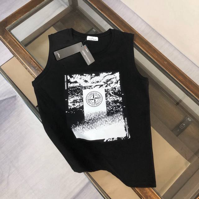 New round neck vest from Stone House in spring and summer. High-end quality, exc