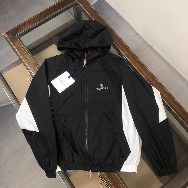 New models are on sale Moncler new spring, autumn and winter models, black and w