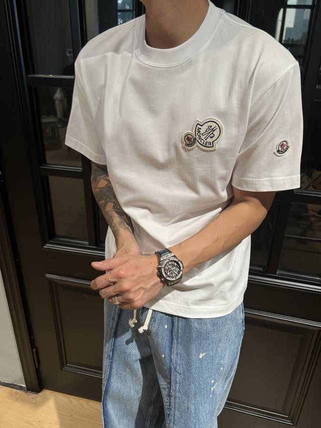 Moncler's new T-shirt is so pretty! Made of pure cotton, skin-friendly and breat