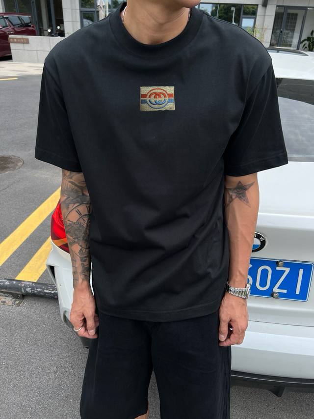 Gucci 2025 summer new unisex short-sleeved round neck T-shirt, very personalized