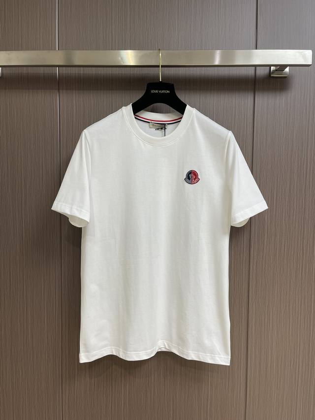 Moncler S Spring and Summer Color-contrast Badge Short-sleeved T-shirt, made of