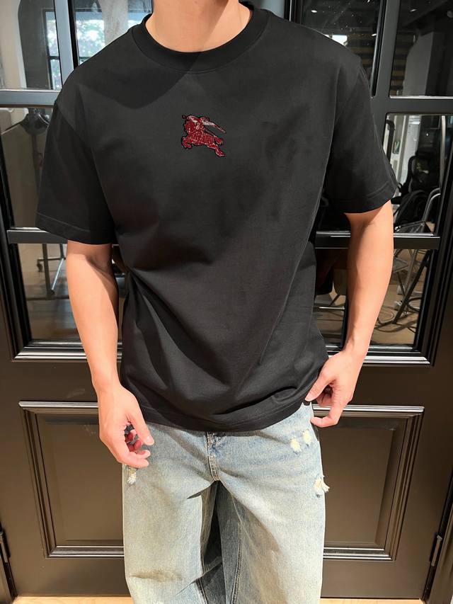 Burberry summer short sleeves are so stylish! Brand embroidered logo design, per