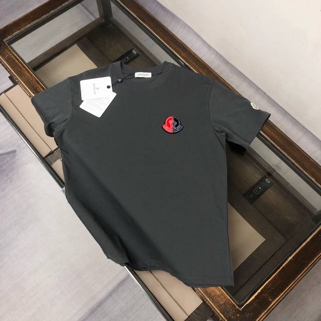 Mon*Cler's latest short-sleeved T-shirt for spring and summer 2025, customized e