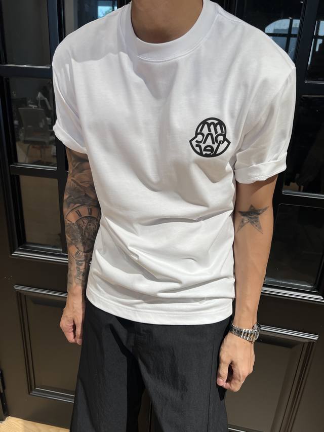 Moncler's new summer T-shirt is amazing! Printed logo, very textured Pure cotton