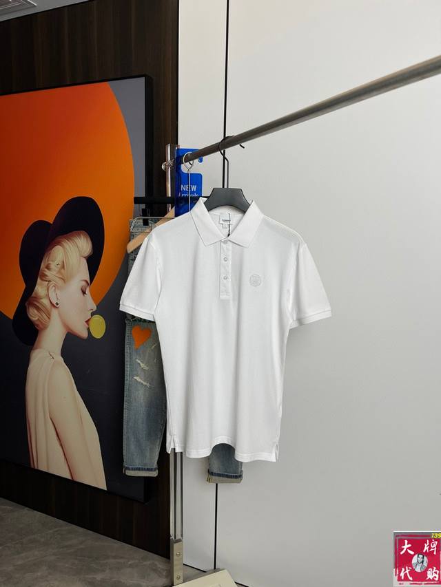 Burberry's new men's Polo short sleeves, the overall design is fashionable and v