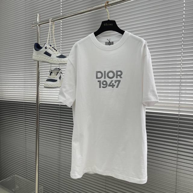 New to the Dio Ss Spring Men's collection, this T-shirt features the Dio 1947 lo