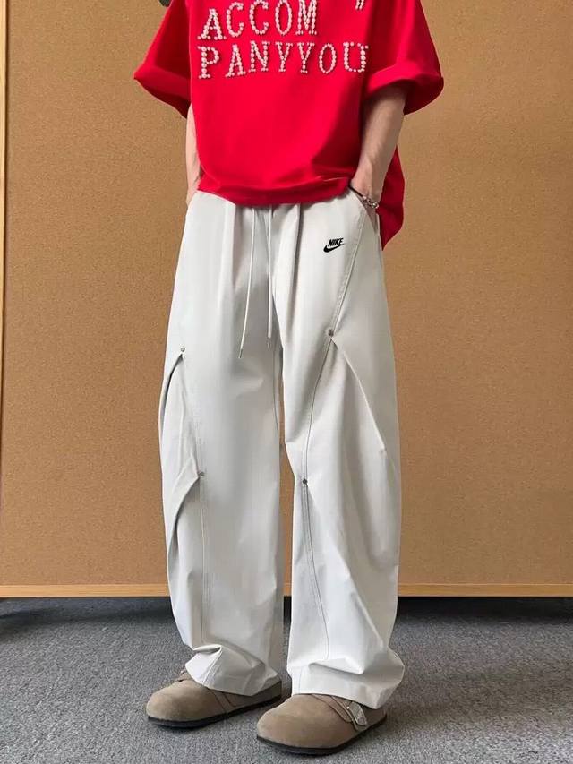 Style number: Wkd81 Nike American retro silhouette scimitar wide-leg paratrooper