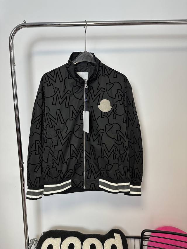 Style: Hmy87# Moncler full-body printed and full-logo flocked jacket With heavy-