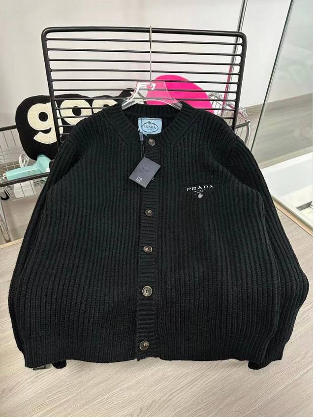 Style No.: Hmy52# The original Prada coarse-needle wool cardigan was purchased a