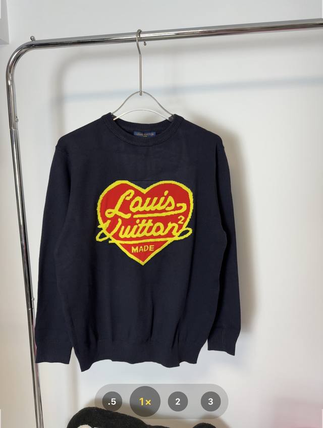 Model number: Hmy42# Lv navy blue heart sweater contains 15% wool, soft and comf