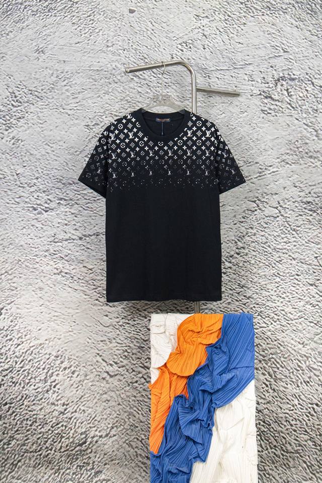 Style number: Y114 Louisvuitton 270g round neck short-sleeved T-shirt Starry sky